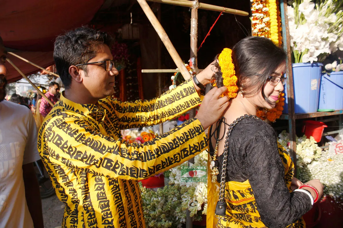 মনেতে ফাগুন এলো