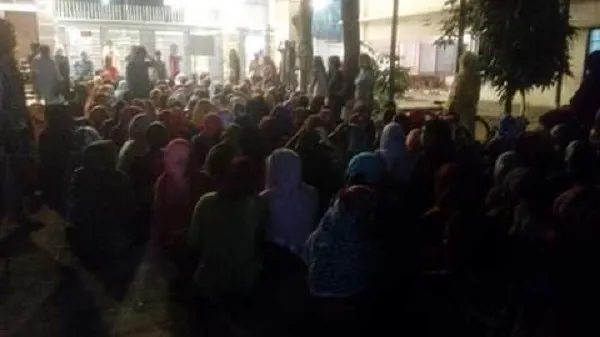রোকেয়া হলের প্রাধ্যক্ষ’র পদত্যাগ দাবিতে ছাত্রীদের অবস্থান