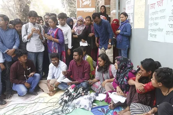 অনশনরত শিক্ষার্থীদের সঙ্গে ডাকসু ভিপির একাত্মতা প্রকাশ