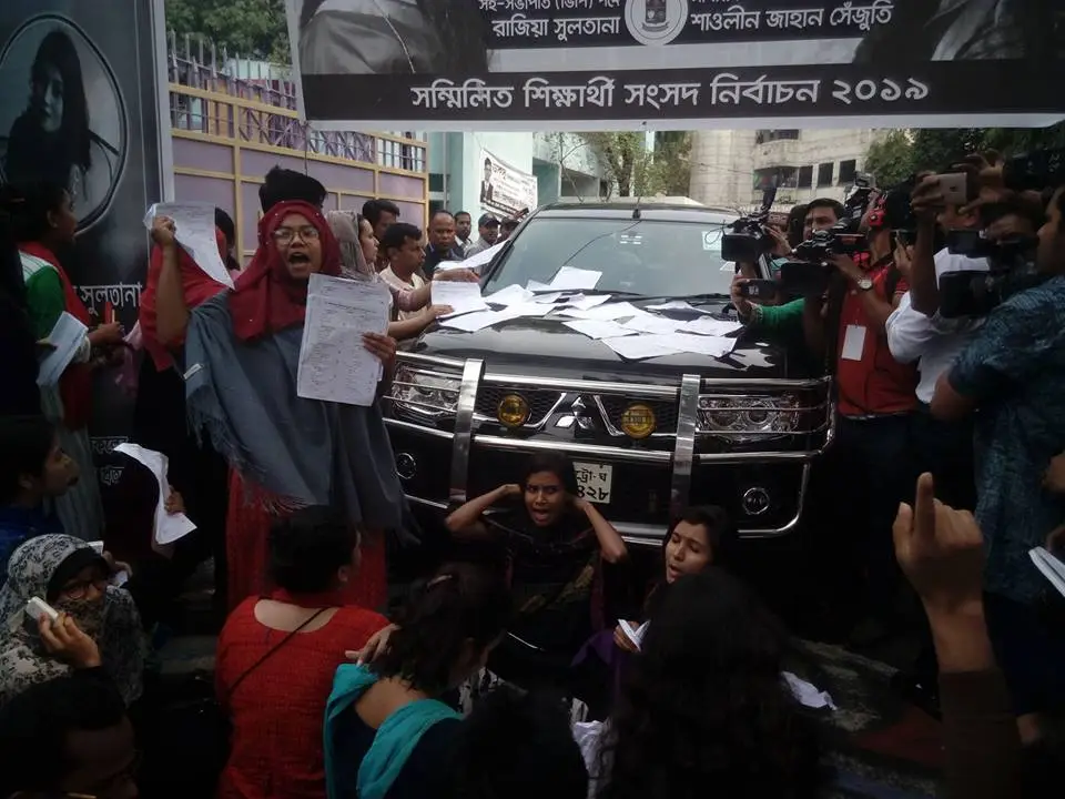 কুয়েত মৈত্রী হলে অবশেষে ভোটগ্রহণ শুরু