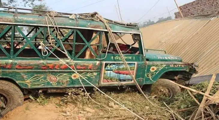 চট্টগ্রামে ট্রাক চাপায় ৪ ঘুমন্ত শ্রমিক নিহত