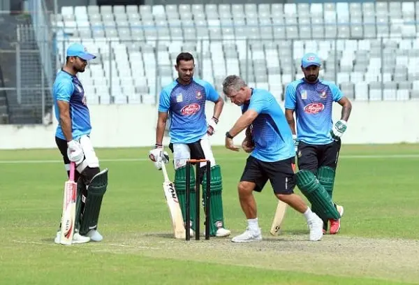 শুক্রবার আসছেন টাইগারদের হেড কোচ