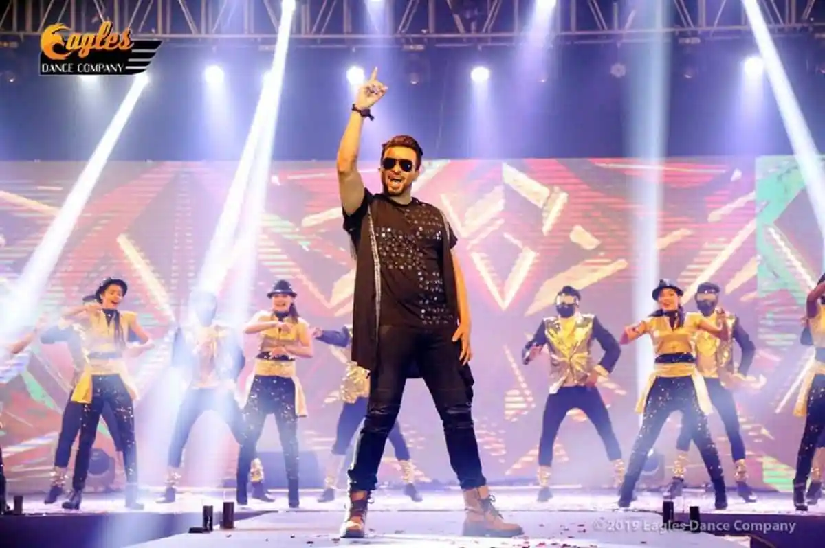 আবারও মঞ্চ মাতালেন শাকিব খান