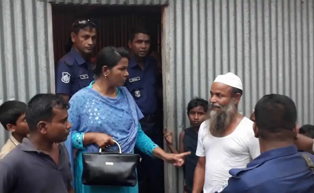 এসআইয়ের বিরুদ্ধে চাঁদাবাজির অভিযোগে থানা ঘেরাও