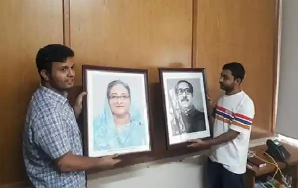 ডাকসু এজিএসের কক্ষে বঙ্গবন্ধু ও প্রধানমন্ত্রীর ছবি