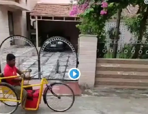 ট্রাইসাইকেলে চড়ে খাবার পৌঁছে দিয়ে আলোচনায় তিনি