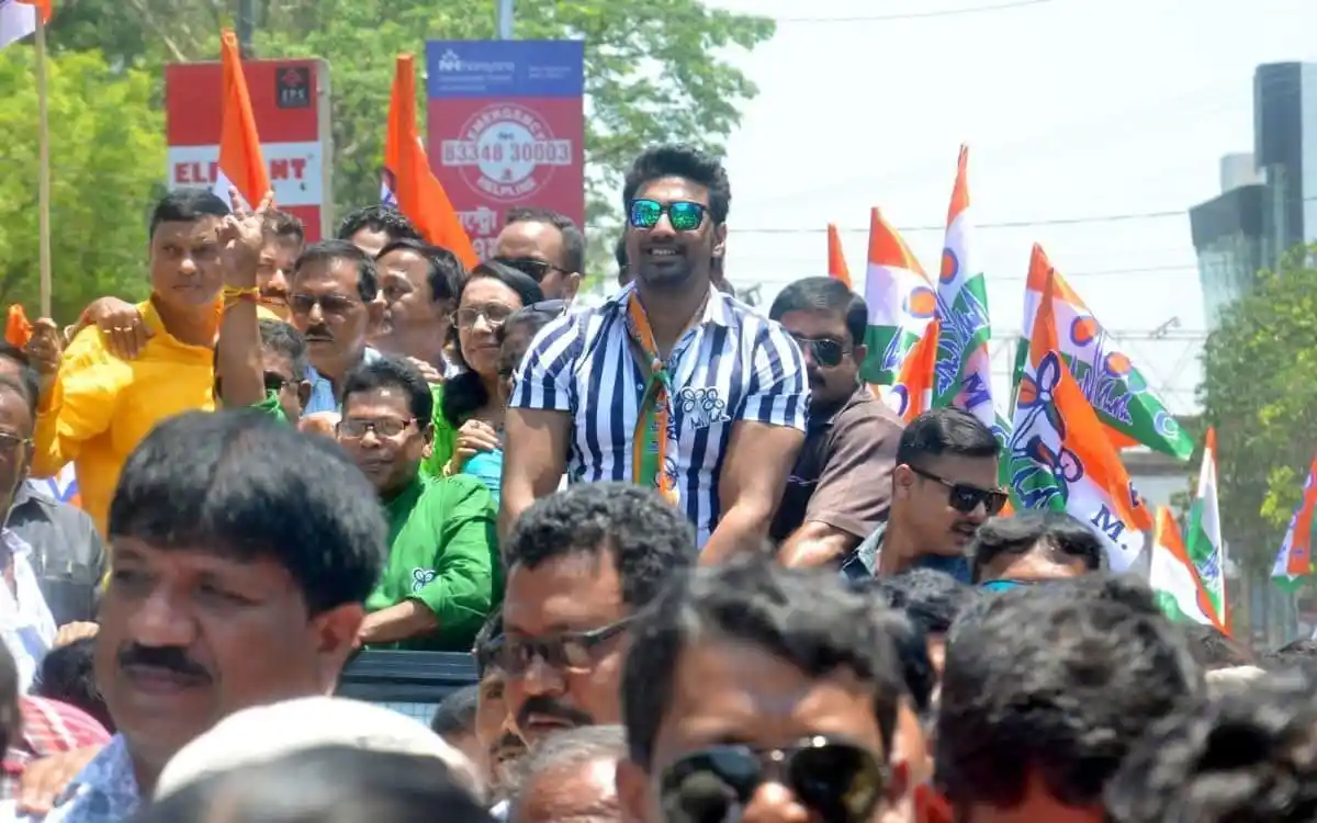 সাম্যের ডাক দিয়ে কাজে ফিরলেন দেব