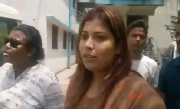 মমতার ছবি বিকৃত, বিজেপি নেত্রীকে মুক্তির নির্দেশ