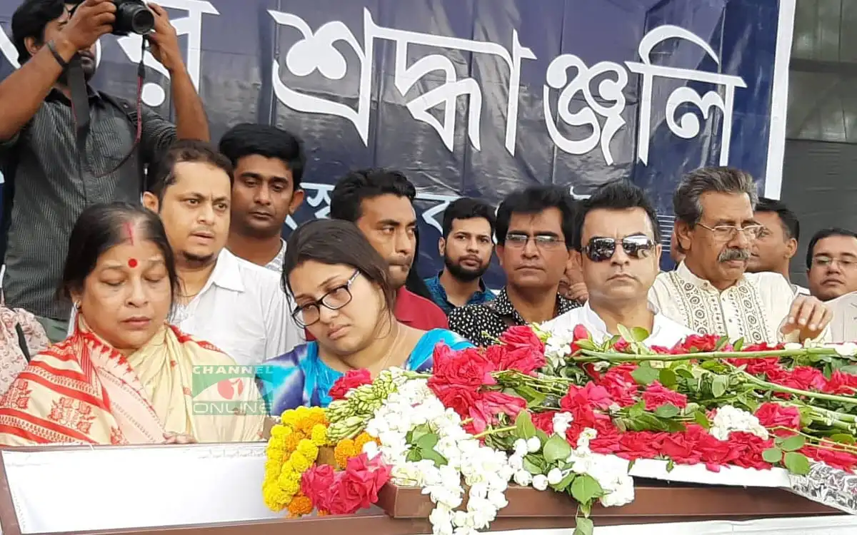 শহীদ মিনারে সুবীর নন্দীর মরদেহ