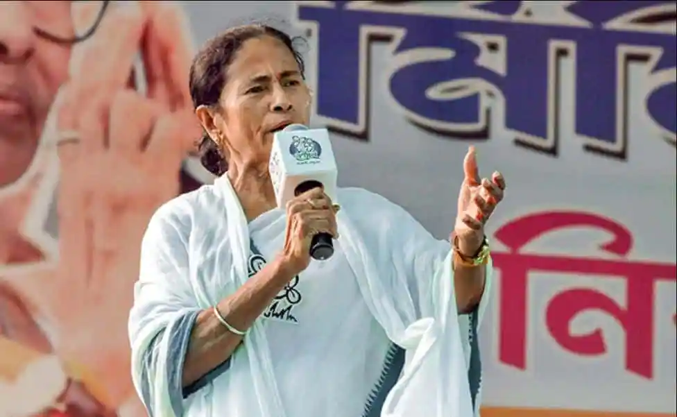 মমতা ব্যানার্জি-কেন্দ্রীয় মন্ত্রী