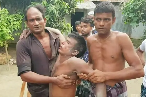 ধর্ষককে গণধোলাই দিয়ে পুলিশে সোপর্দ