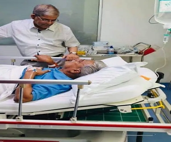 জয়নুল আবদিন ফারুককে দেখতে হাসপাতালে মির্জা ফখরুল