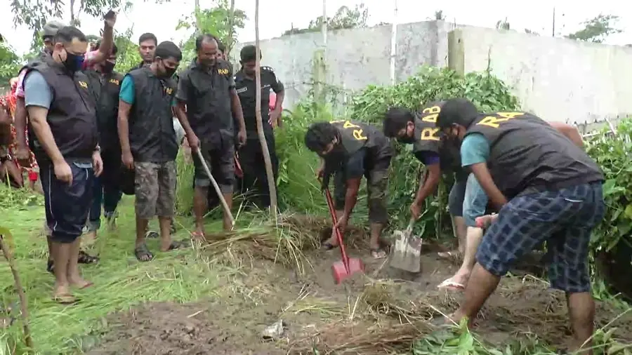 নিখোঁজের ১৭ দিন পর মাটি খুঁড়ে মরদেহ উদ্ধার