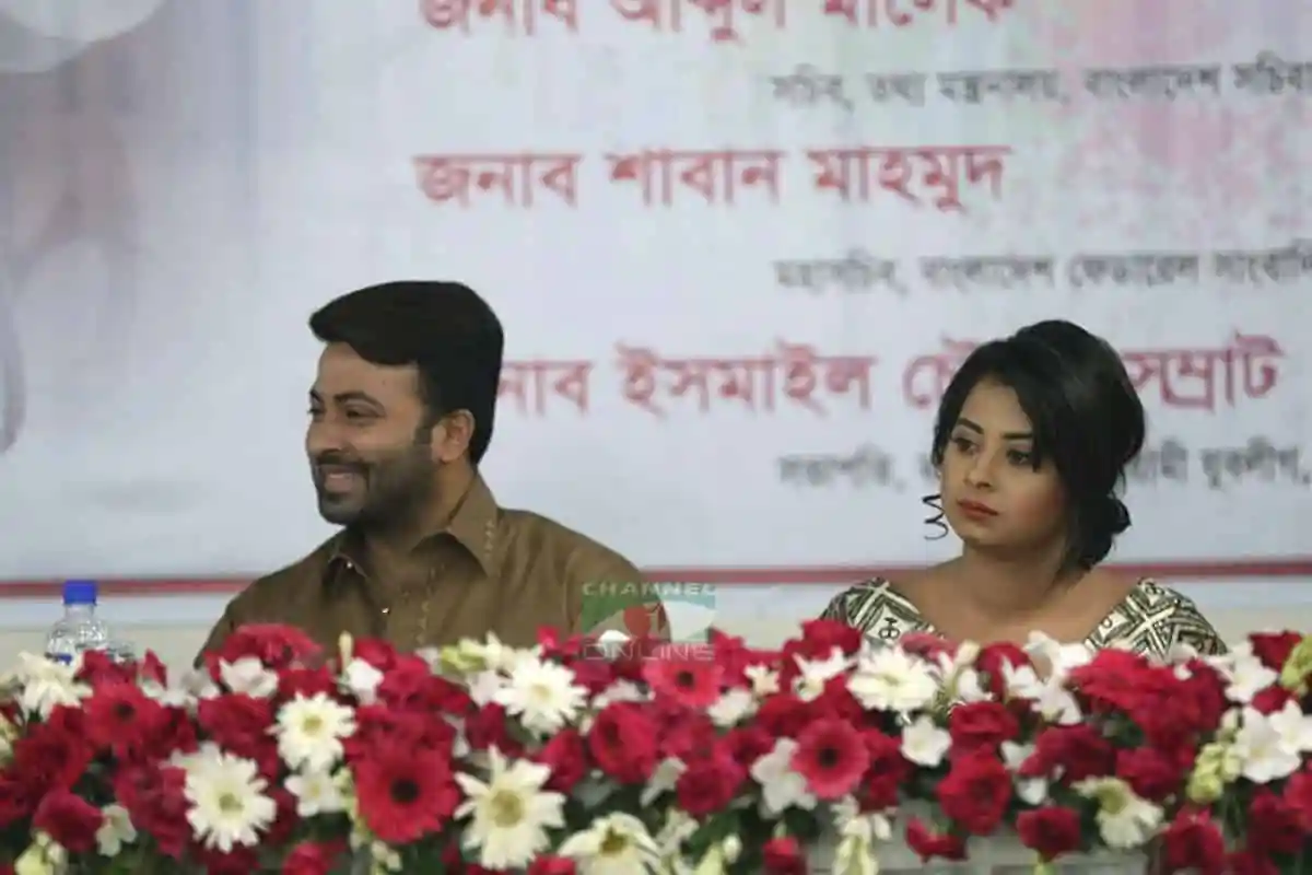 এবার রাজুর নৌকায় শাকিব-বুবলী