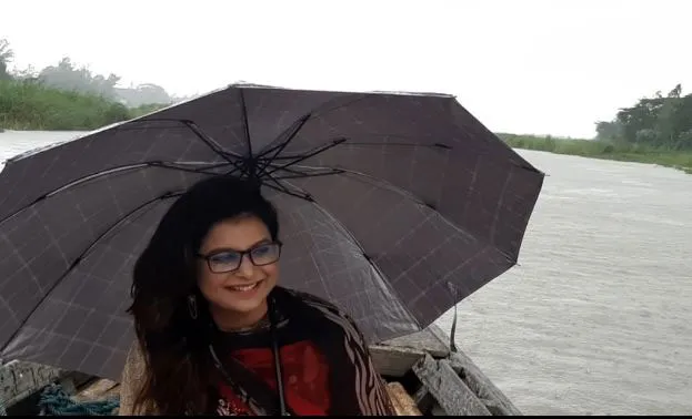 ভাসমান সুবিধাবঞ্চিত শিশুদের পাশে দাঁড়ালেন শবনম ফারিয়া