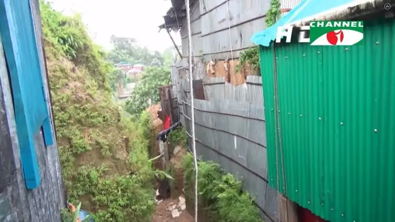 কক্সবাজার-পাহাড় কেটে বসতি