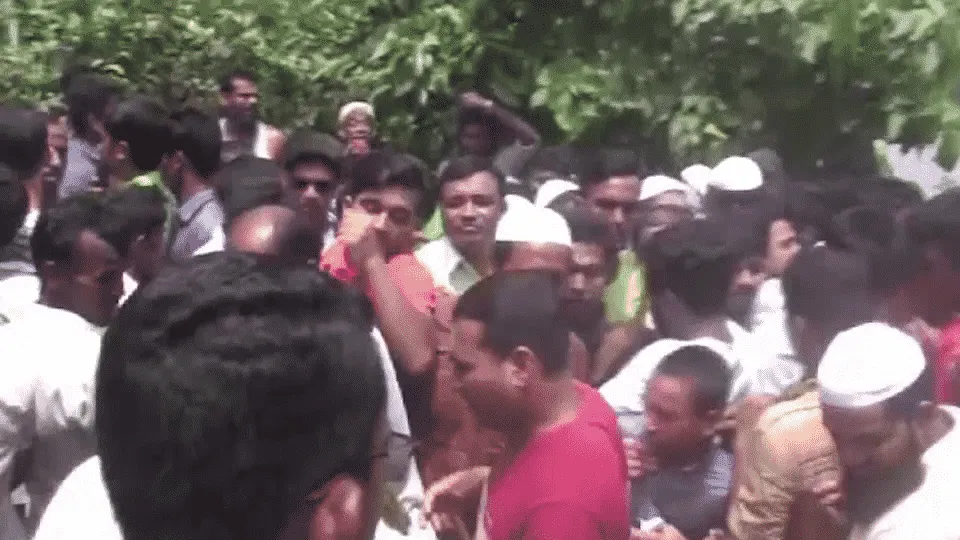 সুযোগ সন্ধানী ডক্টর জেকিল ও আমরা