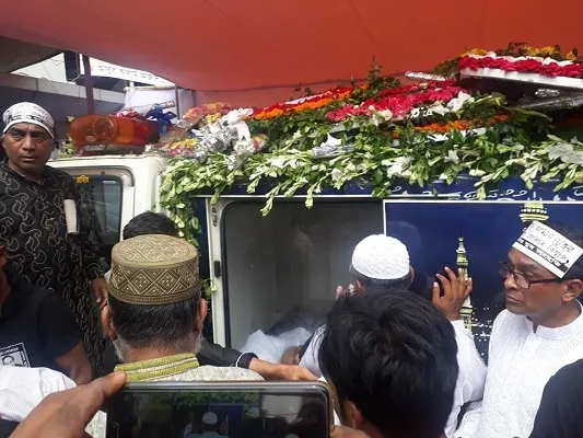 ‘হিম কফিনে’ এরশাদকে জাপা নেতা-কর্মীদের শেষ ফুলেল শ্রদ্ধা