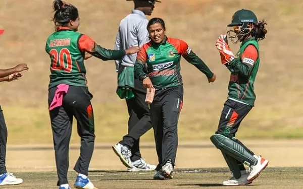 নেপালকে ১০ উইকেটে উড়িয়ে দিল মেয়েরা