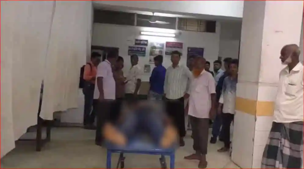 আদালতের ভেতরেও এমন কাণ্ড!