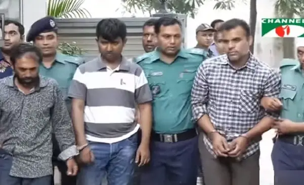 আগ্নেয়াস্ত্র-গোলাবারুদ নিয়ে ‘পাঠাও চালক’সহ গ্রেপ্তার ৩
