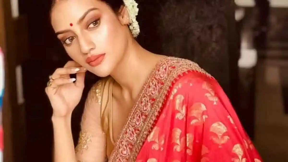একাকীত্বে ভয় নেই নুসরাতের!