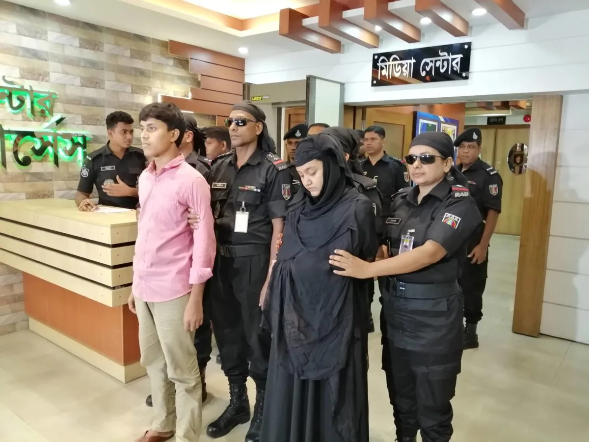 ফেসবুকে প্রেমের ফাঁদ পেতেছে জঙ্গিরা