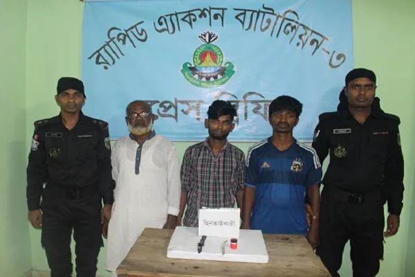 চোখে ‘ঝান্ডু বাম’ লাগিয়ে ছিনতাই, গ্রেপ্তার ৩
