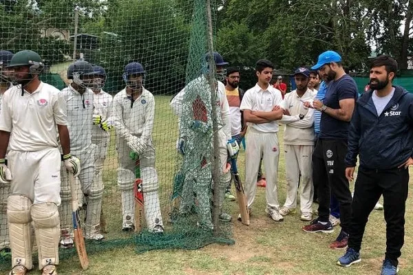 যোগাযোগ বিচ্ছিন্ন কাশ্মীরি ক্রিকেটারদের জন্য টিভিতে বিজ্ঞাপন
