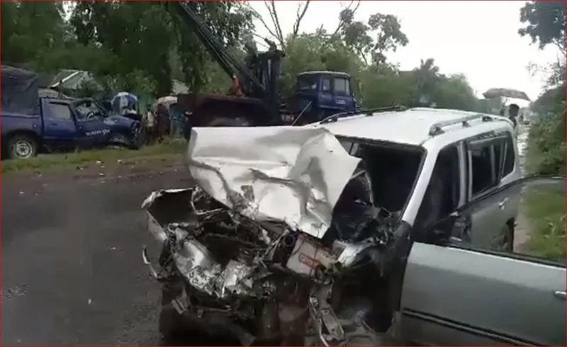 পুলিশের পিকআপ-প্রাইভেটকার সংঘর্ষ, নিহত ১