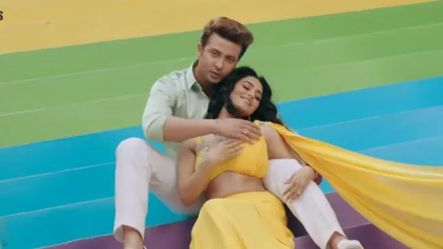 মন ছুঁয়েছে শাকিব-ফারিয়ার রোমান্স