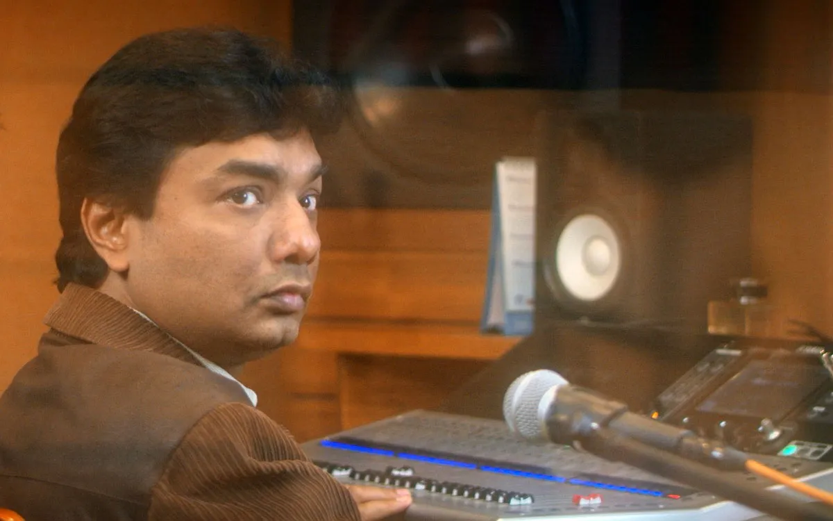 পাঁচ বছর পর ফের চলচ্চিত্রে শিল্পী আগুন