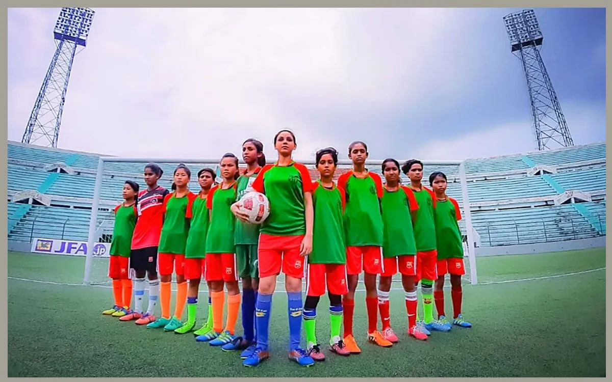 সংগ্রামী নারীর ফুটবলার হয়ে উঠার গল্প ‘আগুনের মেয়ে’
