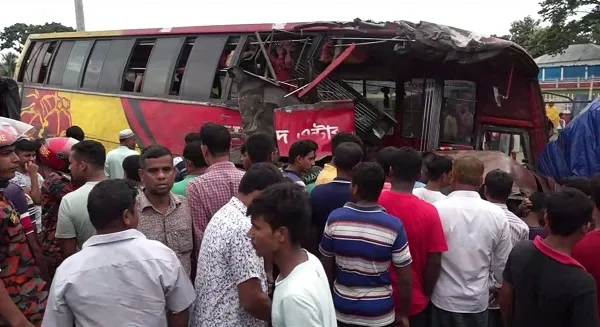 বগুড়ায় দুই বাসের মুখোমুখি সংঘর্ষে স্বামী-স্ত্রীসহ নিহত ৩
