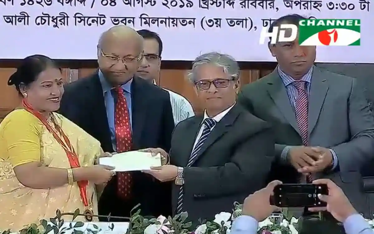 ফিরোজা বেগম স্বর্ণপদক পেলেন ফরিদা পারভীন