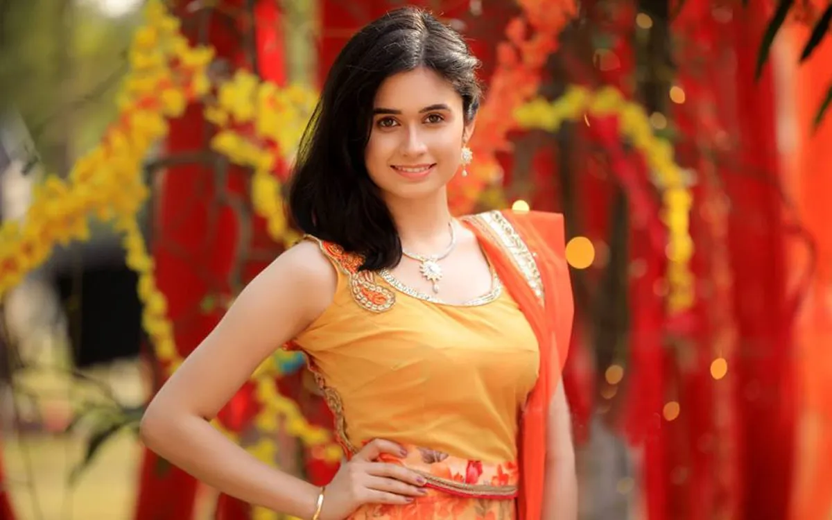 ভার্সেটাইল অভিনেত্রী হওয়ার চেষ্টা করছেন ঐশী