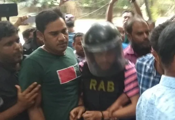 যুবলীগ নেতা খালেদকে থানায় হস্তান্তর, দুটি মামলার প্রস্তুতি