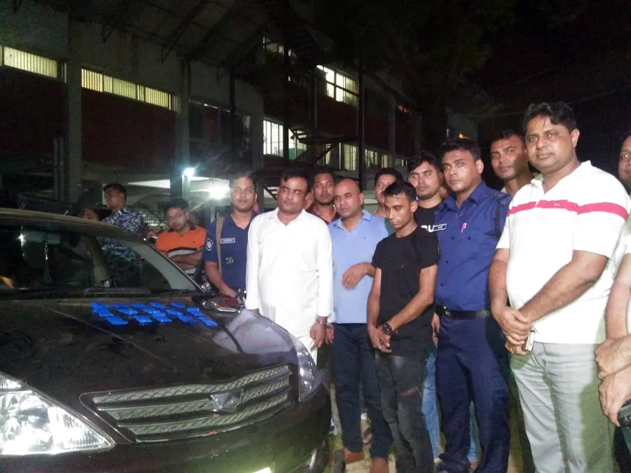 কক্সবাজার-গাড়ির যন্ত্রাংশের ভেতর ইয়াবা