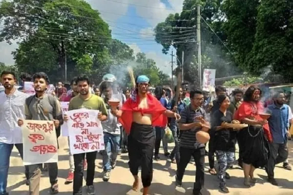 দুর্নীতি-অনিয়মের বিরুদ্ধে ঢাবিতে ‘ভূত তাড়ানো’ কর্মসূচি
