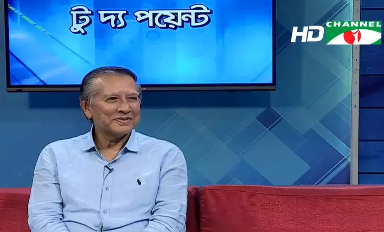 গণমাধ্যমের ভিত্তি এখন নড়ে গেছে: মাহফুজ আনাম
