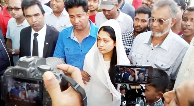 মুক্তি পেলেন মিন্নি
