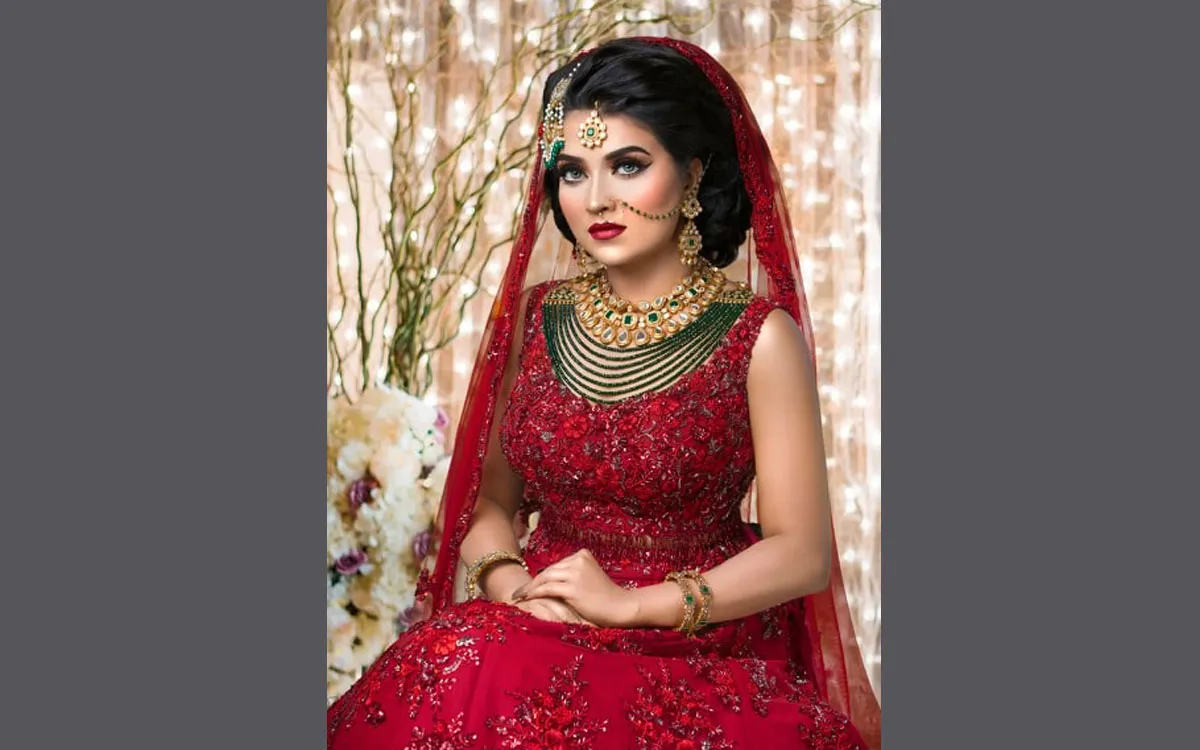 দুই বছর পর লন্ডনে কাজে ফিরলেন ঈশিকা খান