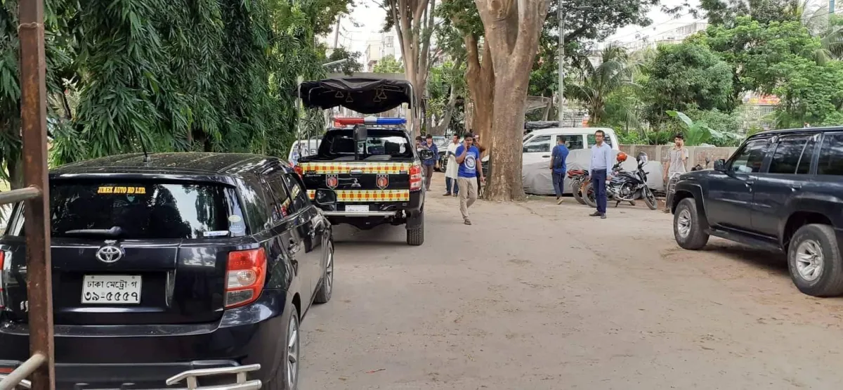 এবার কলাবাগান ক্রীড়াচক্র ক্লাব ঘিরে রেখেছে র‌্যাব
