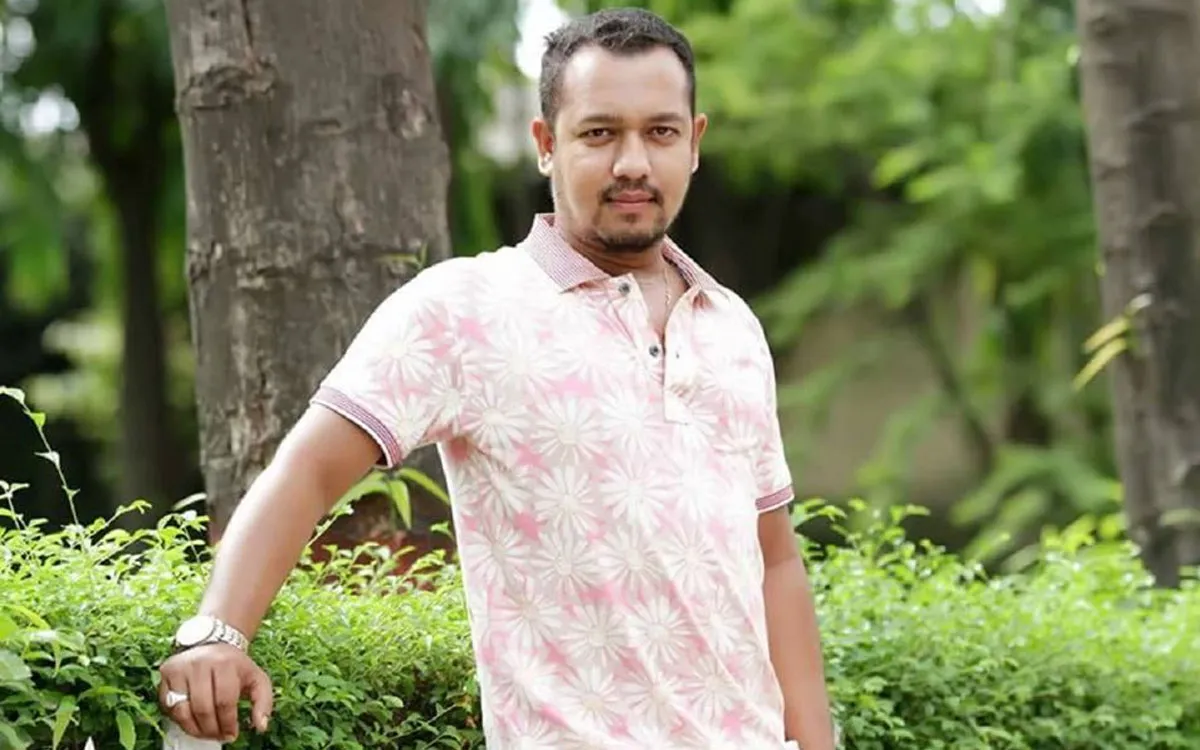 কলকাতার এসকে মুভিজের জন্য দীপের ৫০ গান