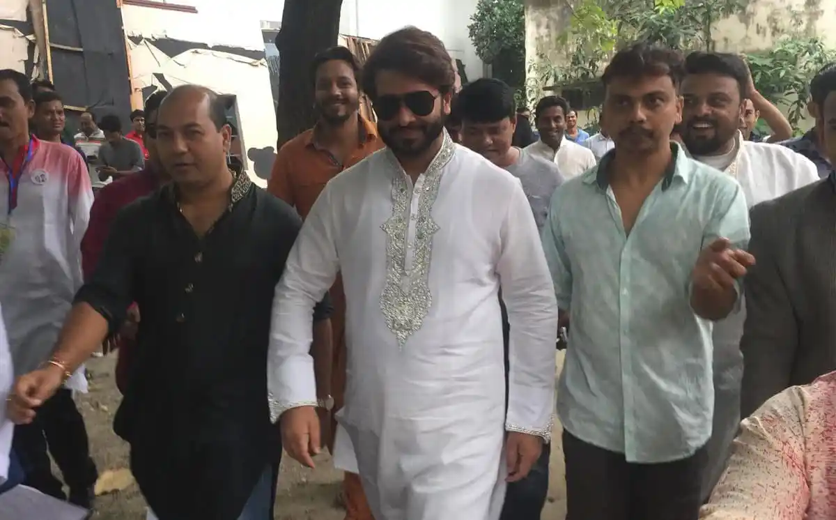 এফডিসিতে পা রাখতেই শাকিবের নামে স্লোগান