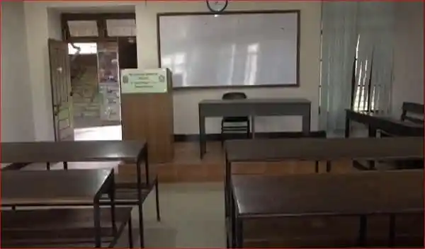 জাবিতে টানা তৃতীয় দিনের ধর্মঘটে শিক্ষা ও প্রশাসনিক কার্যক্রম অচল