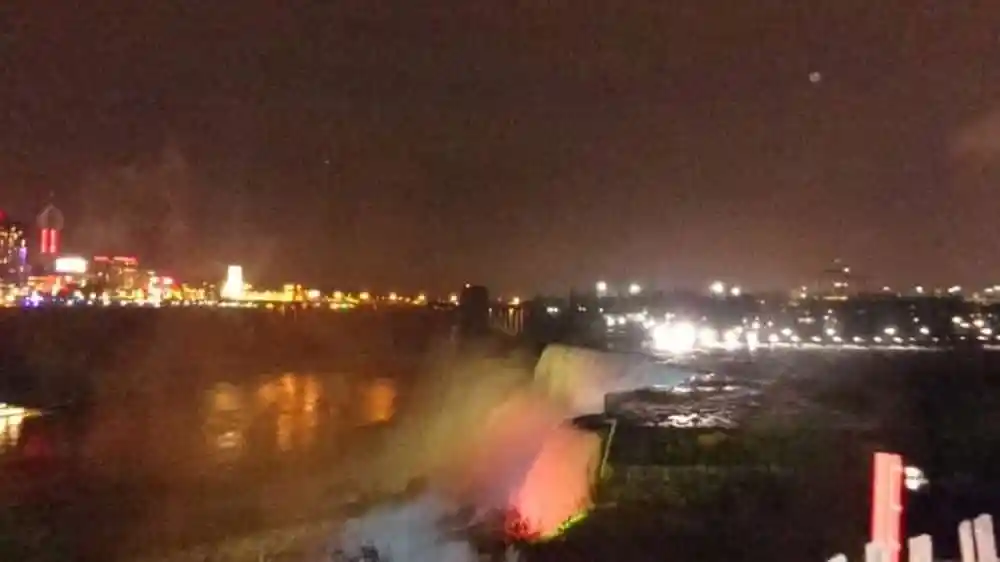 যুক্তরাষ্ট্র থেকে নায়াগ্রা জলপ্রপাতের গর্জন কানে বাজতো