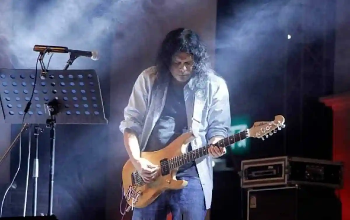 আমি এক নগর বাউল, জেগে আছি বড় একা
