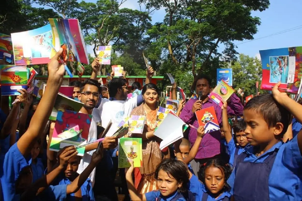 ৩০০ শিশুর পাশে সংগীতশিল্পী সালমা