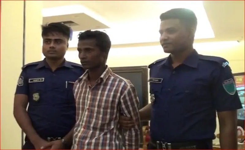 টাকা আদায়ের জন্য শিশুকে নগ্ন করে নির্যাতন, সৎ বাবা আটক